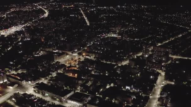 Черногория - 2006. Ночной полет над центром города Иваново. 4K — стоковое видео