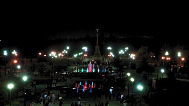 Russia, Yaroslavl. Arrow park with fountains. The confluence of the Volga and Kotorosl rivers. Night — Video Stock