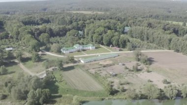Yasnaya Polyana, Rusya. Lev Nikolaevich Tolstoy Yasnaya Polyana 'da doğdu ve hayatının çoğunu orada geçirdi. 4K