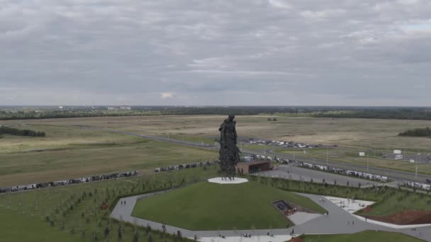 俄罗斯，Rzhev 。Rzhev纪念苏联士兵纪念碑（英语：Rzhev Memorial to the Soviet soldier）是为了纪念1942年至1943年在Rzhev附近战役中阵亡的苏联士兵。4K — 图库视频影像