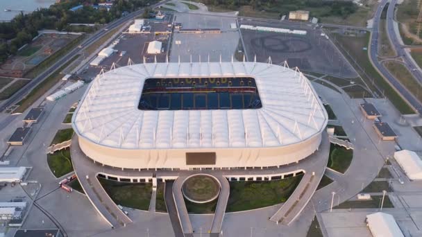 Rosztov-on-Don, Oroszország. Rosztov Aréna. Foci stadion, a Rosztov-on-Don futball bajnokság helyszíne. Napnyugtakor. 4K — Stock videók