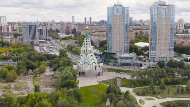 Samara, Rusko. Katedrála Sofie Moudrosti Boží. Nachází se na břehu řeky Volhy. 4K — Stock video