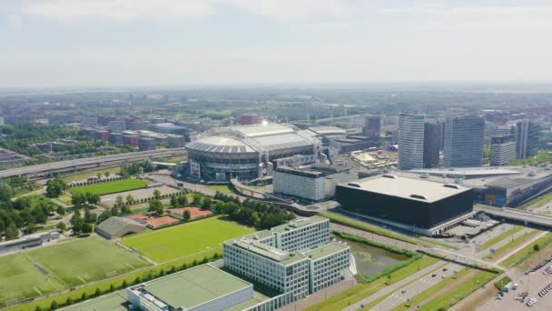 Dolly zoom. Amsterdam, Nizozemsko. Johan Cruijff ArenA (Amsterdam Arena). Mistrovství světa ve fotbale 2020 — Stock video