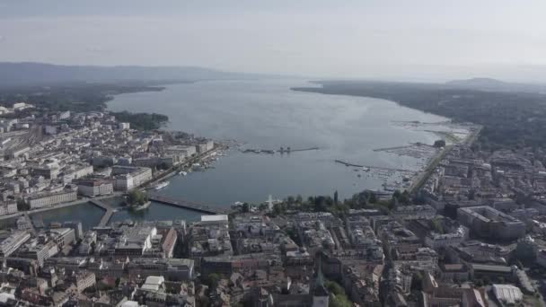 瑞士日内瓦。在市中心上空飞行。日内瓦湖。4K — 图库视频影像