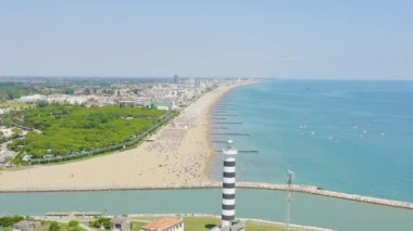 Dolly zoom. İtalya, Jesolo. Lido di Jesolo (veya Jesolo Lido), Venedik 'in Jesolo şehrinin plaj bölgesi.