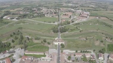 Palmanova, Udine, İtalya. Döneminin örnek niteliğinde bir takviye projesi 1593 yılında başlatıldı. 4K