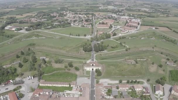 Palmanova, Udine, Italië. In 1593 werd een voorbeeldig vestingproject van zijn tijd vastgesteld. 4K — Stockvideo