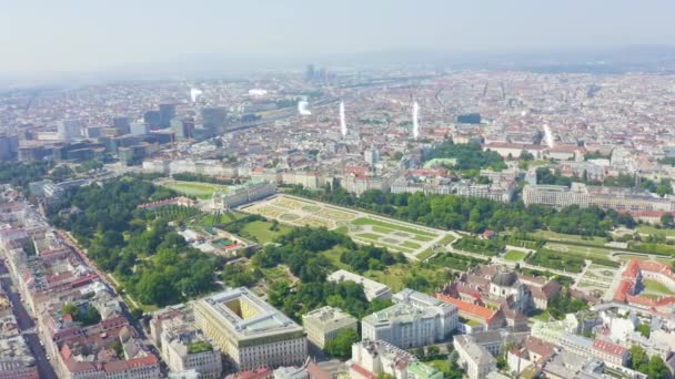 Vienna, Austria. Belvedere è un complesso di palazzi barocchi a Vienna. Costruito da Lucas von Hildebrandt all'inizio del XVIII secolo. 4K — Video Stock