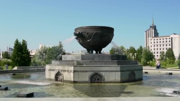 Kazan, Russie. Kazan Millennium Park. Fontaine centrale. 4K — Video