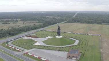 Rzhev, Rusya. Rzhev Anıtı, 1942-1943 yılları arasında Rzhev yakınlarında ölen Sovyet askerlerinin anısına adanmıştır. 4K