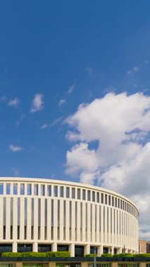 Krasnodar, Rusya. Krasnodar Stadyumu 'nda hareketlilik var. Yaz. 4K