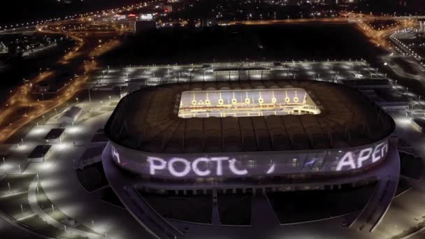 Rostov-on-Don, Rusland. Rostov Arena of Rostov-Arena - een voetbalstadion in Rostov-on-Don, gebouwd in 2018 om de wereldbekerwedstrijden te organiseren. 'S Nachts. 4K — Stockvideo