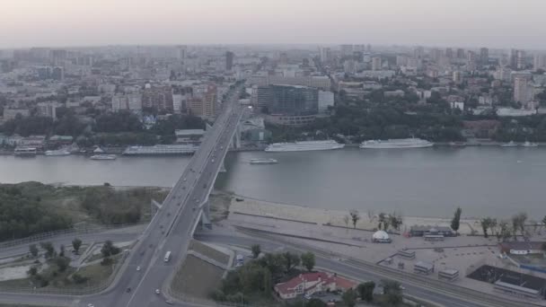 Rostov-on-Don, Rusko. Temernitský most přes řeku Don. Čas západu slunce. 4K — Stock video