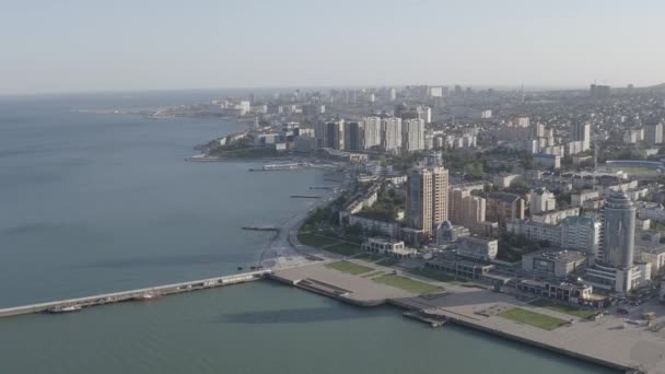 Novorossiysk, Rusya. Şehrin manzarası ve setin seti. Karadeniz 'deki Tsemesskaya Körfezi. 4K — Stok video