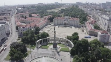 Viyana Avusturya Sovyet Askerleri Anıtı EN: KIRMIZLI ORDU 'NUN ÖZGÜRLÜĞÜ ÖLÜMÜ, GERÇEK-Faşist işgalcilerle Avrupa Halkının Özgürlüğü ve Cezasızlığı İçin Çatışmalarda ÖLDÜ. 4K