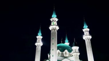Kazan, Rusya. Kul Sharif Camii. Kazan Kremlin 'in bölgesinde. İyi geceler. 4K