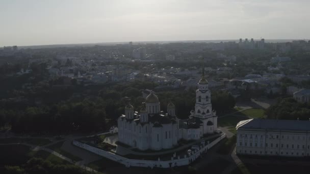 Rusya, Vladimir. Vladimir 'deki Dormition Katedrali (Assumption Cathedral) Rus Ortodoks Kilisesi Vladimir Metropolitan Katedrali. 4K — Stok video