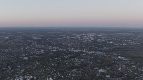 Pereslawl-Salesski, Russland. Die Innenstadt im Licht der untergehenden Sonne. 4K — Stockvideo