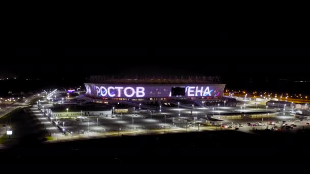 ロシアのロストフ・オン・ドン。ロストフ・アリーナまたはロストフ・アリーナ- 2018年にワールドカップの開催地として建設されたロストフ・オン・ドンのサッカースタジアム。夜だ。4K — ストック動画