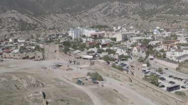 Sudak, Kırım. Sudak 'taki Ceneviz kalesi. 30 hektarın üzerinde bir alana sahip ortaçağ kalesi. Karadeniz kıyısında. 4K