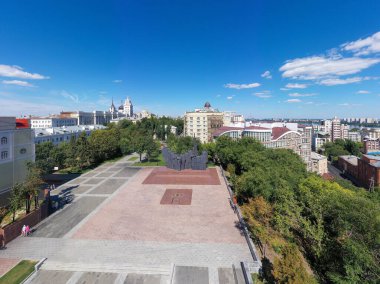 Voronezh, Rusya - 23 Ağustos 2020: Zafer Meydanı. Zafer Meydanı 'nda Stele. Voronezh 'in Kurtarıcıları Anıtı