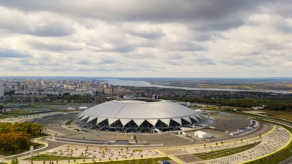 Samara, Rusya - 20 Eylül 2020 Samara Arena Stadyumu. Sonbahar bulutları, Hava Görünümü  
