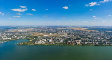 Voronezh, Rusya. Gökyüzünden şehrin panoraması. Yaz. Hava görünümü