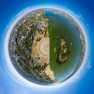 Voronezh, Rusya. Amiral Meydanı. Yaz. Hava görüntüsü. 360 derece gökyüzü panoramik asteroidi