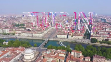 Torino, İtalya. Şehrin üzerinde uçuş. Vittorio Veneto Meydanı, Katolik Kilisesi Gran Madre Di Dio. 4K