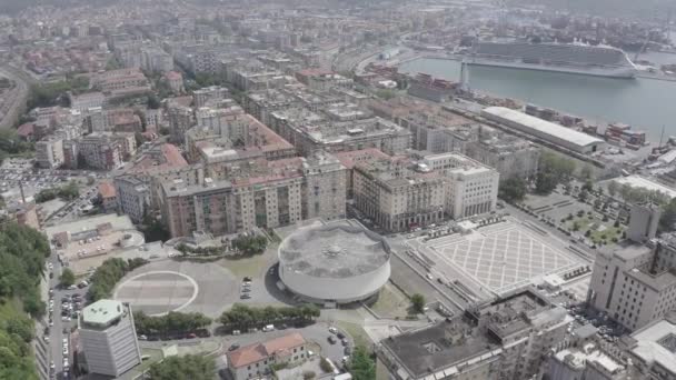 La Spezia, Itálie. Katedrála krále Krista. Výhled na město. 4K — Stock video