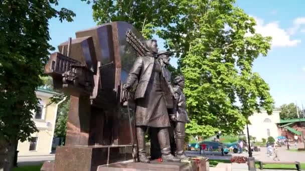 Nizjnij Novgorod, Russland. Monument for Gorkijs innbyggere av Valiant Home Front Workers. 4K – stockvideo