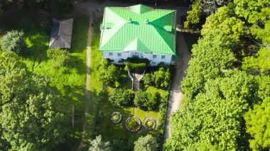 Yasnaya Polyana, Rusya. Lev Nikolaevich Tolstoy Yasnaya Polyana 'da doğdu ve hayatının çoğunu orada geçirdi. 4K