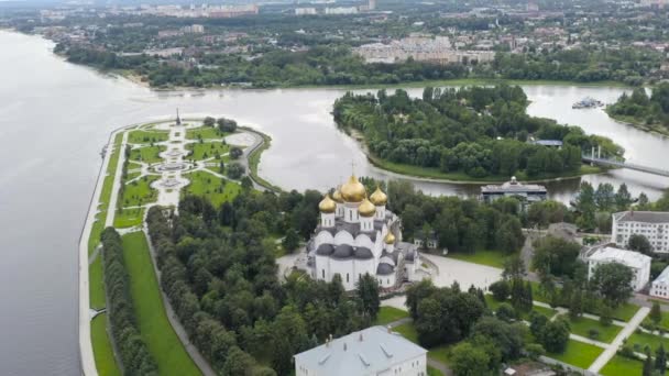 Jarosław, Rosja. Katedra Wniebowzięcia NMP (Katedra Wniebowzięcia Najświętszej Maryi Panny). 4K — Wideo stockowe