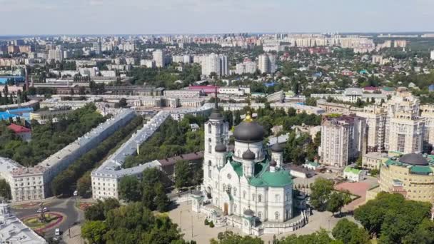 Voronezh, Rússia. Catedral da Anunciação - Igreja Ortodoxa da Igreja Ortodoxa Russa, o templo principal do Metropolitanato de Voronezh. 4K — Vídeo de Stock