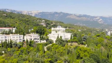 Livadia, Kırım. Livadia Sarayı - Kırım 'ın Yalta bölgesindeki Livadia köyünde Karadeniz kıyısında yer alır. 4K