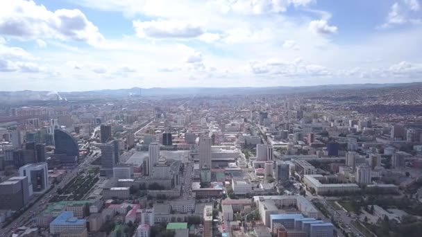 Mongoliet, Ulaanbaatar. Panorama över den centrala delen av huvudstaden från luften — Stockvideo