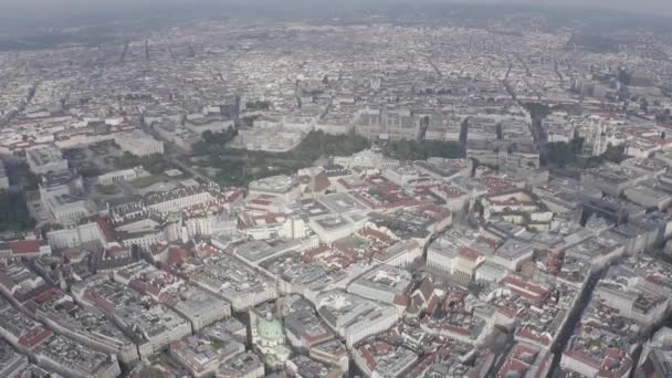 Viena, Austria. Vuelo sobre el centro histórico de Viena. Parques y palacios. Catedral de San Esteban (Alemania: Stephansdom). 4K — Vídeos de Stock