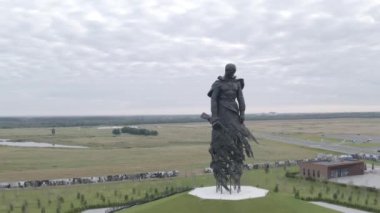 Rzhev, Rusya. Rzhev Anıtı, 1942-1943 yılları arasında Rzhev yakınlarında ölen Sovyet askerlerinin anısına adanmıştır. 4K