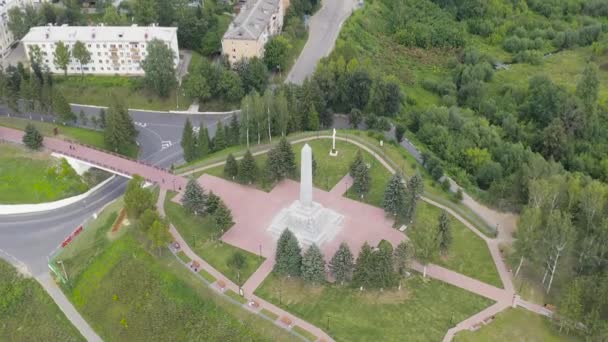 Rzhev, Rússia. Obelisco a libertadores de Rzhev. 4K — Vídeo de Stock