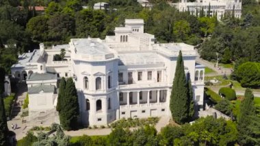 Livadia, Kırım. Livadia Sarayı - Kırım 'ın Yalta bölgesindeki Livadia köyünde Karadeniz kıyısında yer alır. 4K