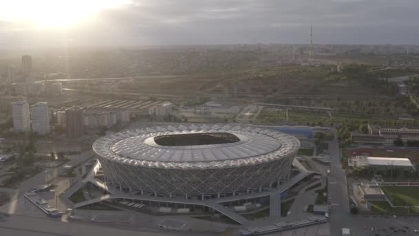Volgograd, Rusya. Volgograd Arena, ROTOR Stadı. Gün batımını izle. 4K — Stok video