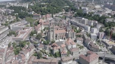 Lozan, İsviçre. Lozan Katedrali. La Cite bir ilçe tarihi merkezidir. 4K
