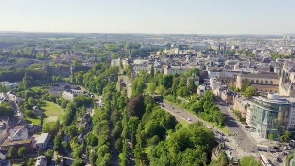 Luksemburg, Historyczne centrum miasta rano. 4K — Wideo stockowe