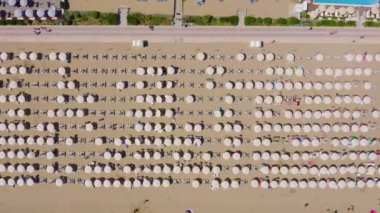 İtalya, Jesolo. Lido di Jesolo ya da Jesolo Lido, Venedik 'in Jesolo şehrinin plaj bölgesi. 4K