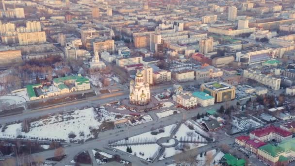 Ekaterinbourg, Russie. Centre-ville. L'une des principales attractions Cathédrale sur le Sang. Au début du printemps. Coucher de soleil. 4K — Video