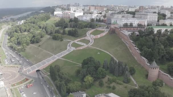 Nižnij Novgorod, Rusko. Letecký pohled na Nižnij Novgorod Kreml. Chkalovské schody. 4K — Stock video