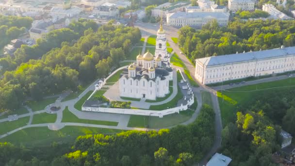 ロシア、ウラジーミル。ウラジーミル大聖堂(仮定大聖堂)ロシア正教会のウラジーミル大聖堂。4K — ストック動画