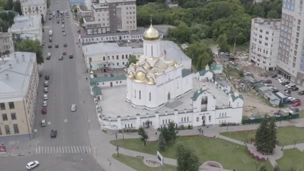 Іваново, Росія. Переліт через центр міста. Храм життєдайної Трійці. 4K — стокове відео