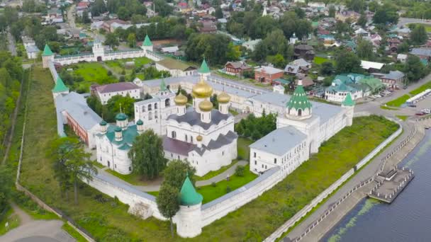 Russie, Kostroma. Sainte Trinité Monastère Ipatievsky à Kostroma. 4K — Video