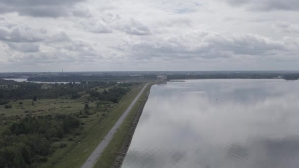 Rybinsk, Oroszország. Légi felvétel a Rybinsk vízerőműről. 4K — Stock videók